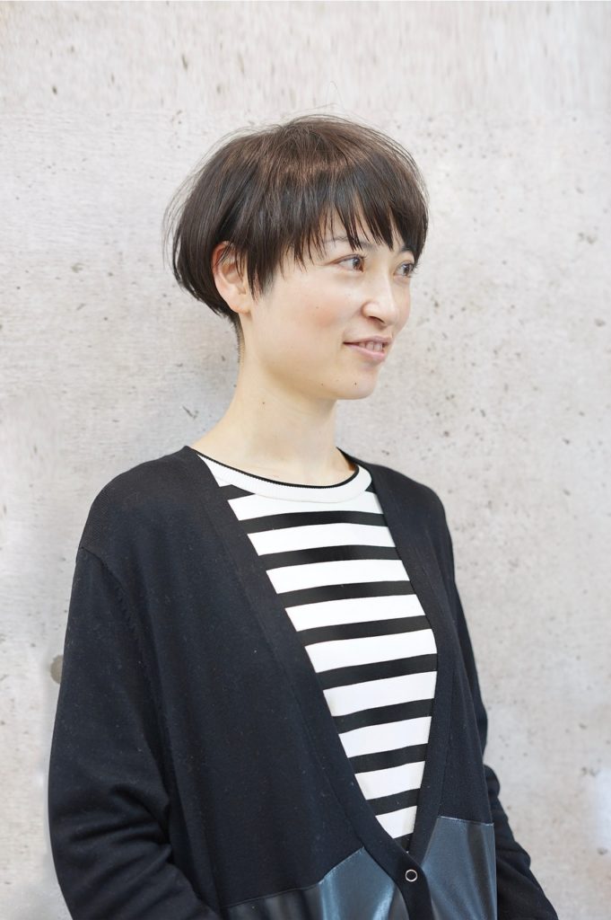 マッシュショートヘアの女性の写真