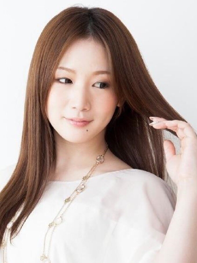 ロングヘアの女性の写真