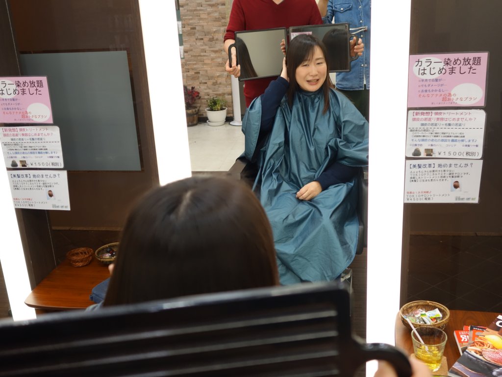 髪に触ってみる写真1