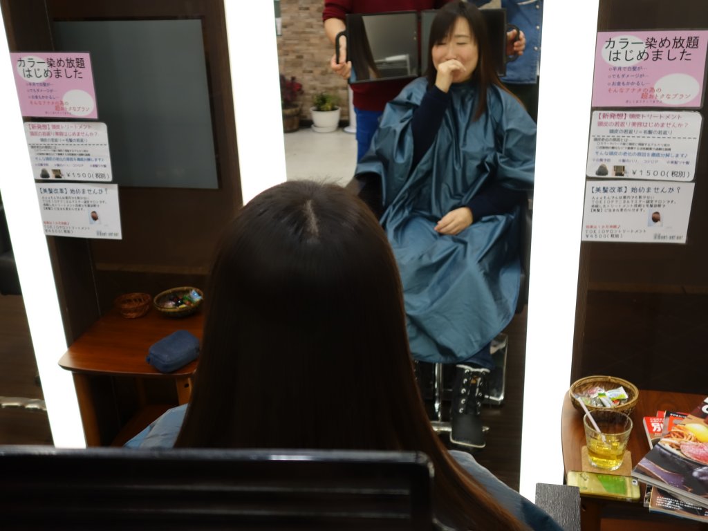 髪に触ってみる写真1