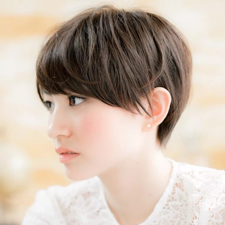 テオのショートヘアの写真