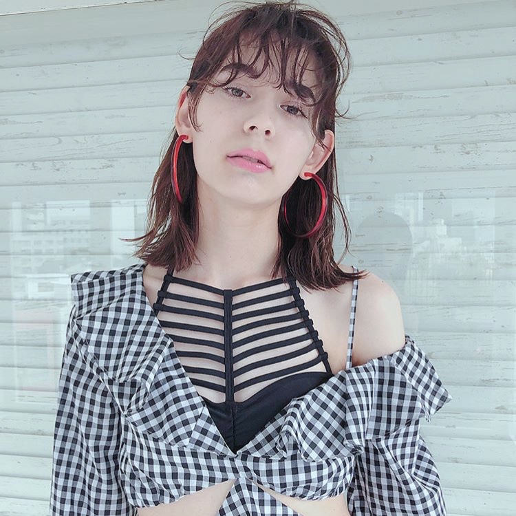 ミディアムヘアの女性の写真