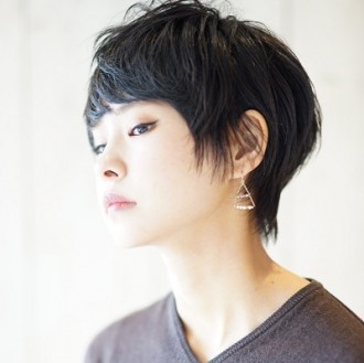 レイヨコハマの黒髪ショートスタイル写真