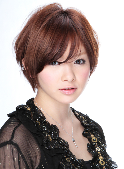 ブラウンヘアのショートヘアの女性の写真