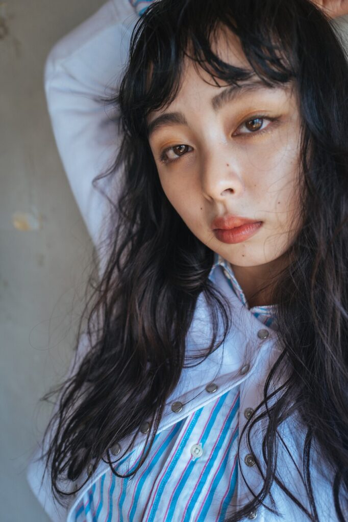 エヌイーバイマウロアの女性の写真