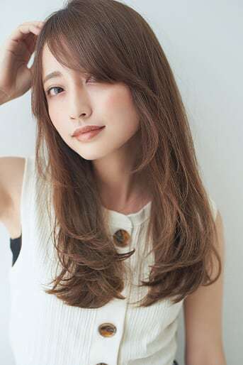 ナチュラルロングヘア女子のイマドキのオシャレ女子