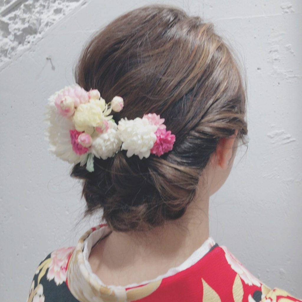 和装も似合うロープ編みのヘアアレンジ女性後ろ姿