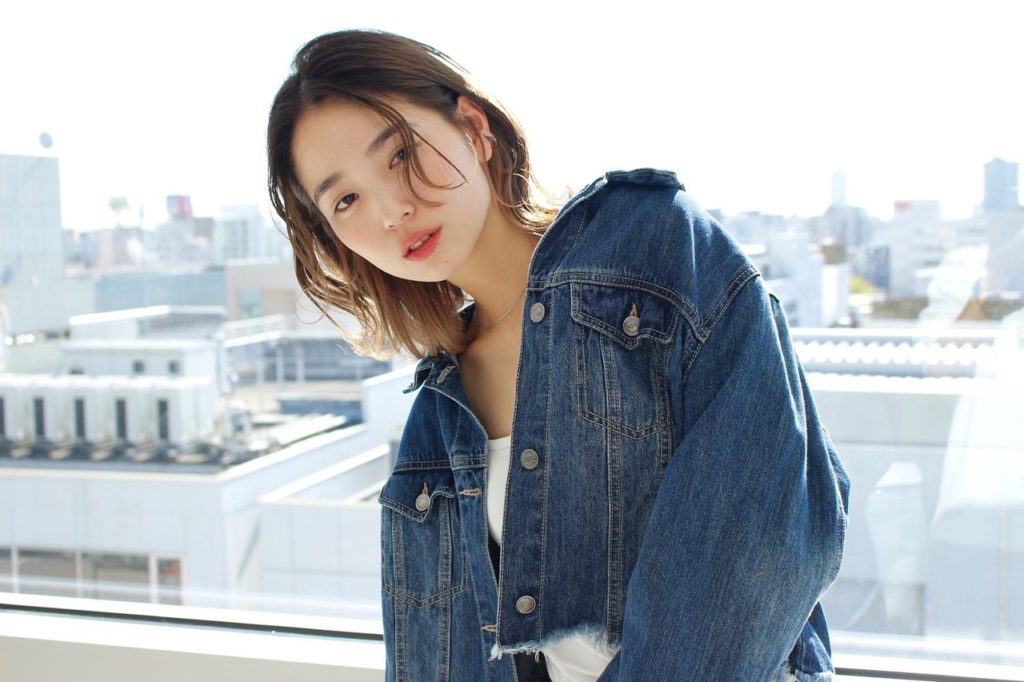 ボブヘアの女性の写真