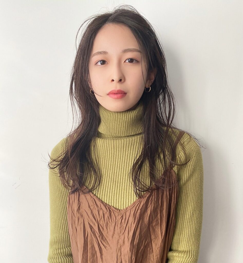 ロングヘアの女性の写真