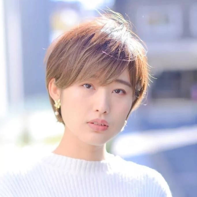ショートスタイルの女性客の写真