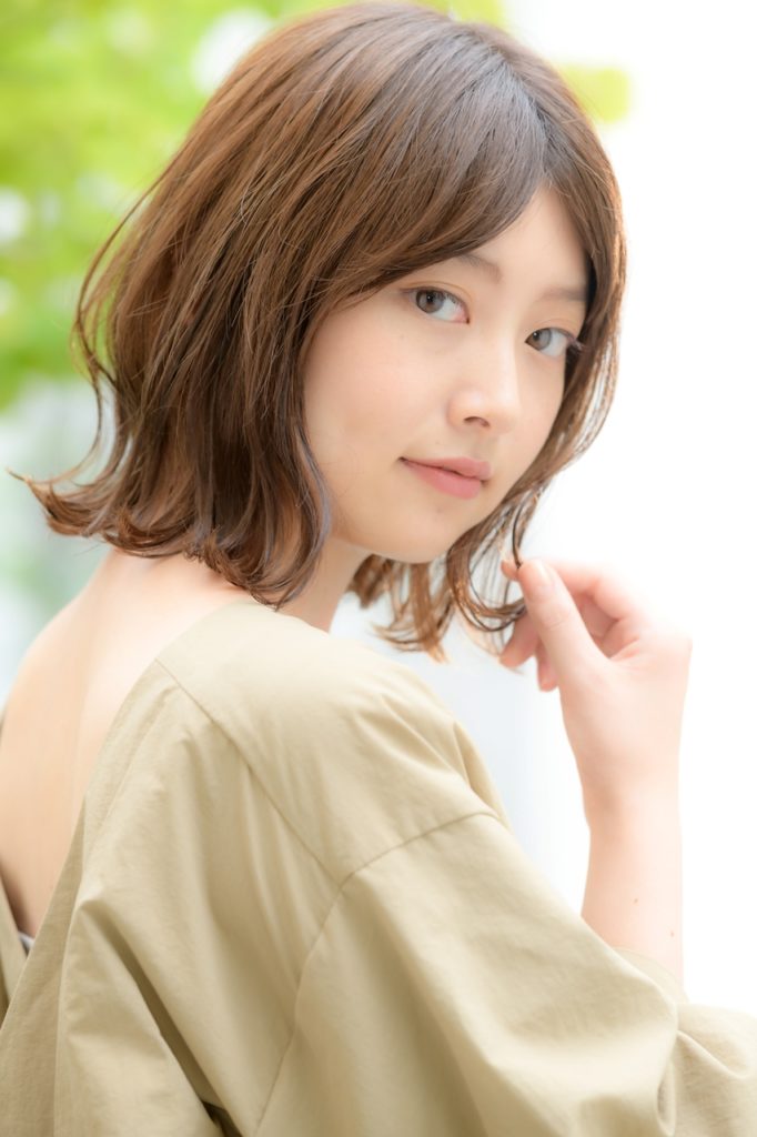 ミディアムヘアの女性の写真