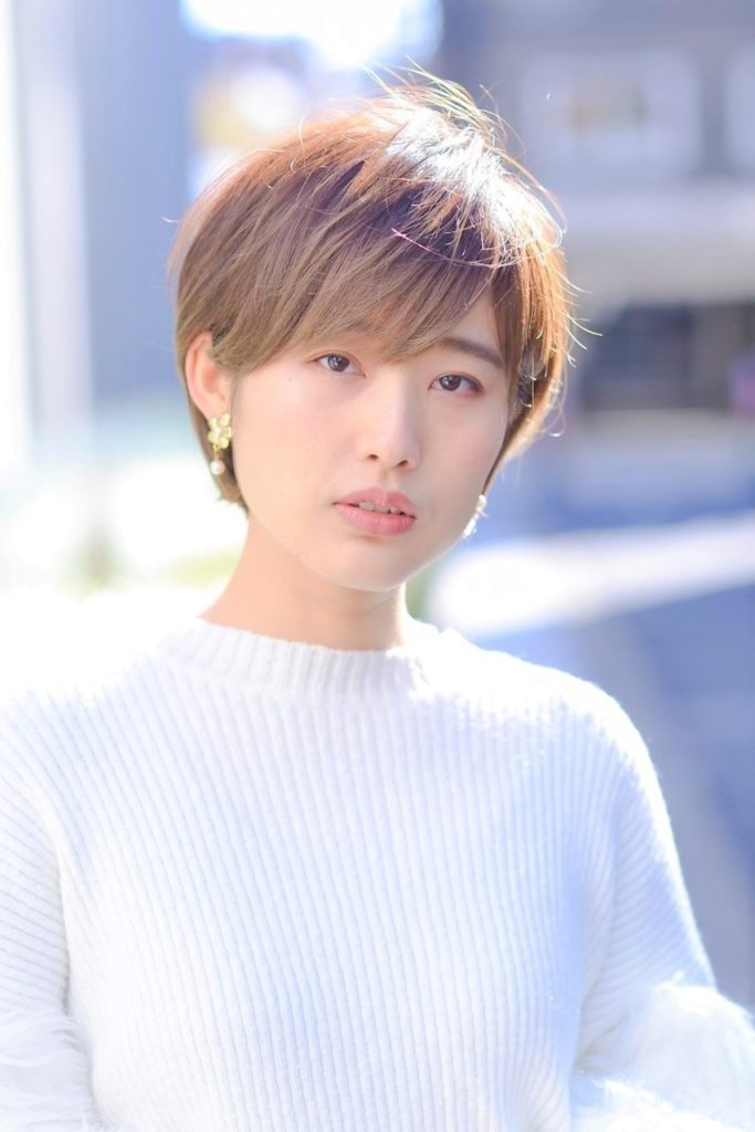 ショートカットの女性の写真