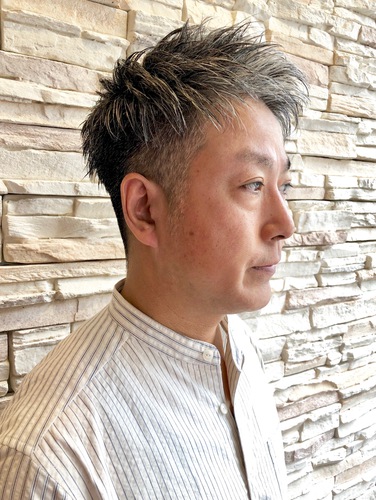 白髪の男性の写真