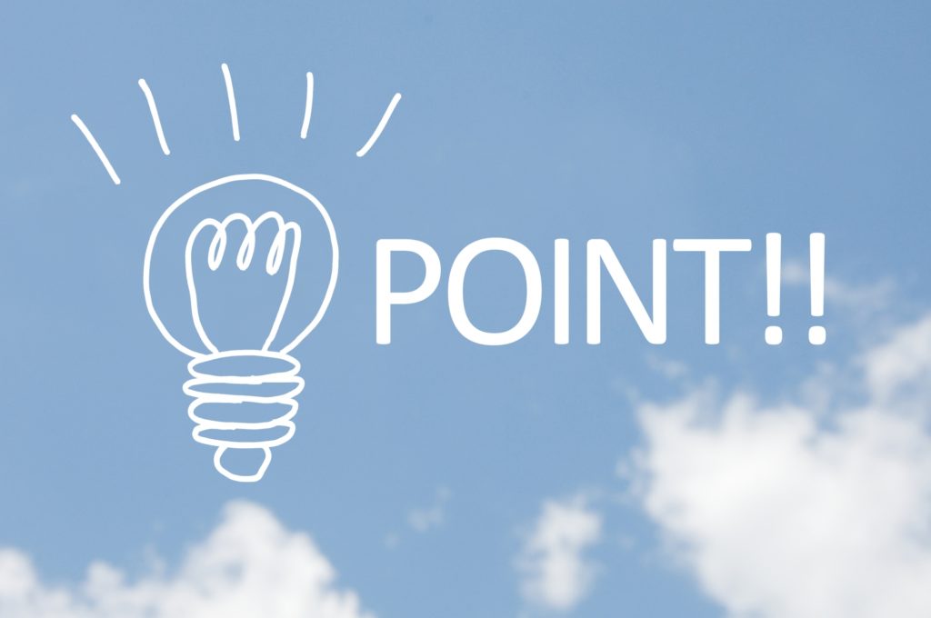 空に描かれた電球の絵とPOINTの文字の写真