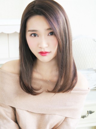 ツヤのあるキレイな髪質の女性の写真
