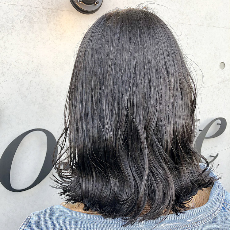 楽チンな切りっぱなしミディアムヘアスタイルの写真
