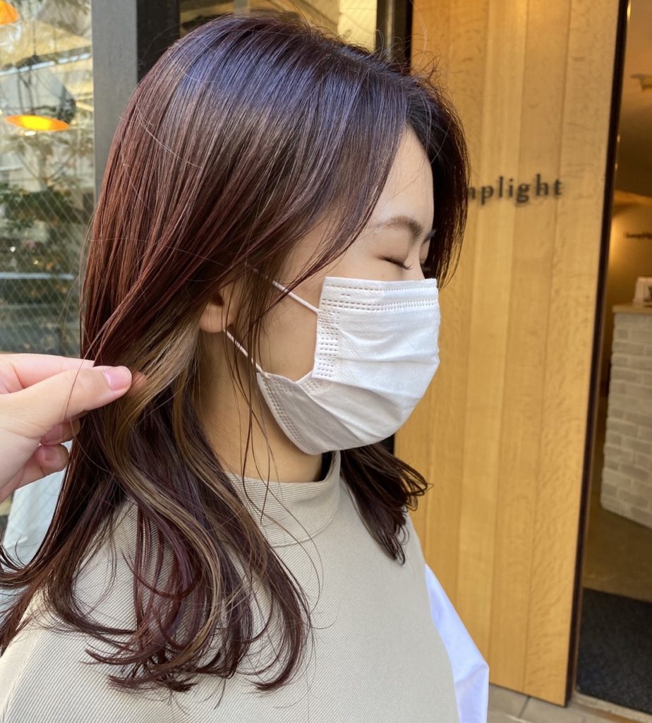 ベージュのインナーカラーが入ったスタイル写真