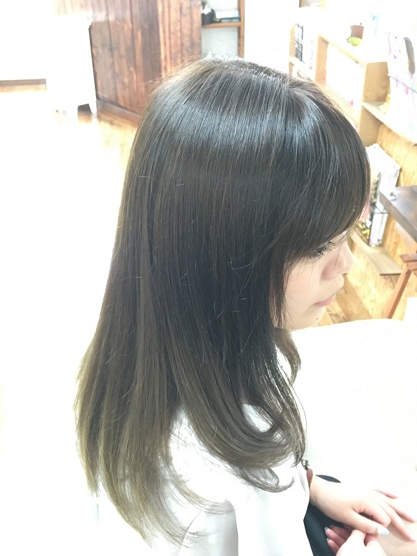 ティアドライブバイソルトのロングヘアの女性の写真