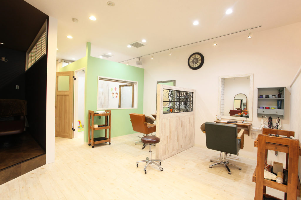ヘアラウンジ コモレビの店内写真