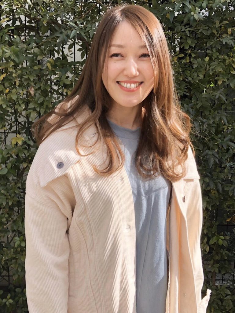 ゆるふわのロングパーマスタイルの写真