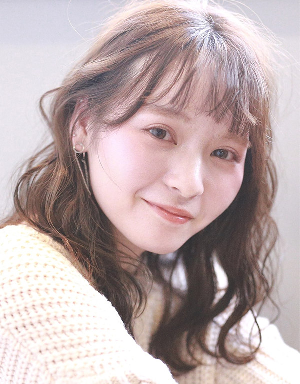 hair atelier URAのナチュラルウェーブスタイルのイメージ写真