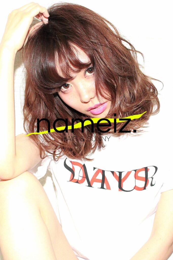 ミディアムスタイルの女性の写真