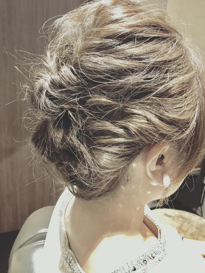 アップヘアのスタイル写真