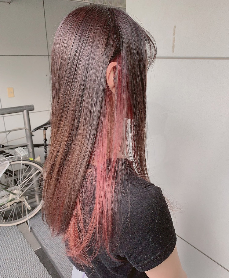 大宮クエスチョンのイヤリングカラーのスタイルの写真
