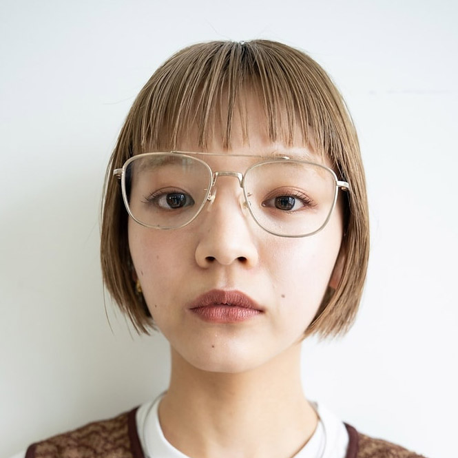 タイプのボブスタイルの正面からの写真