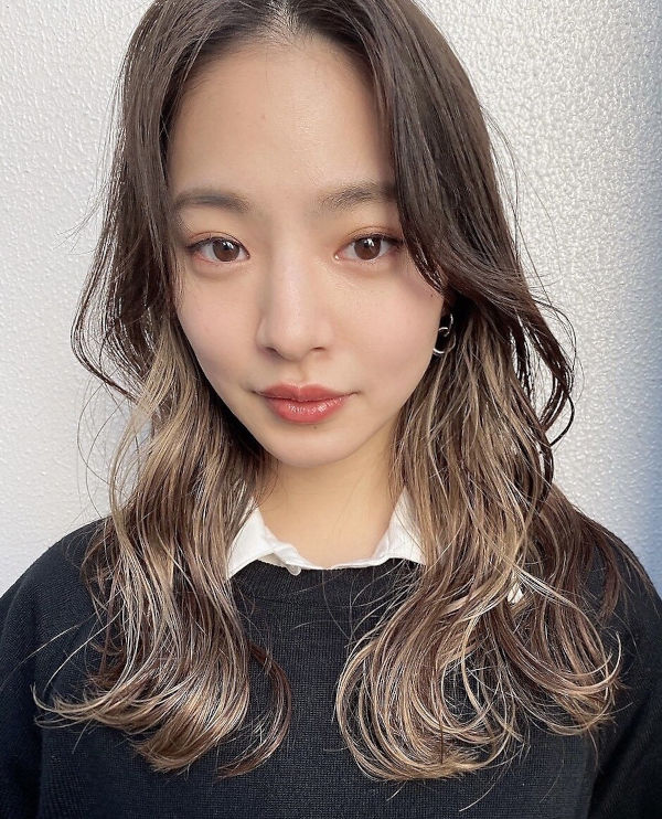 グレー系のインナーカラーの写真