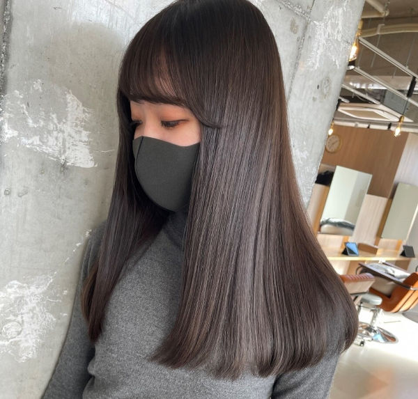 ロングスタイルの女性の写真