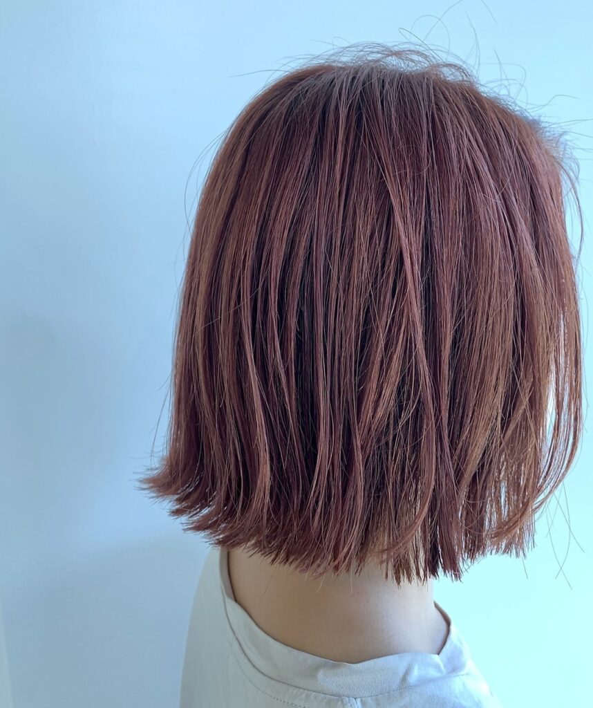美容室SUGATAのボブスタイルの女性の写真
