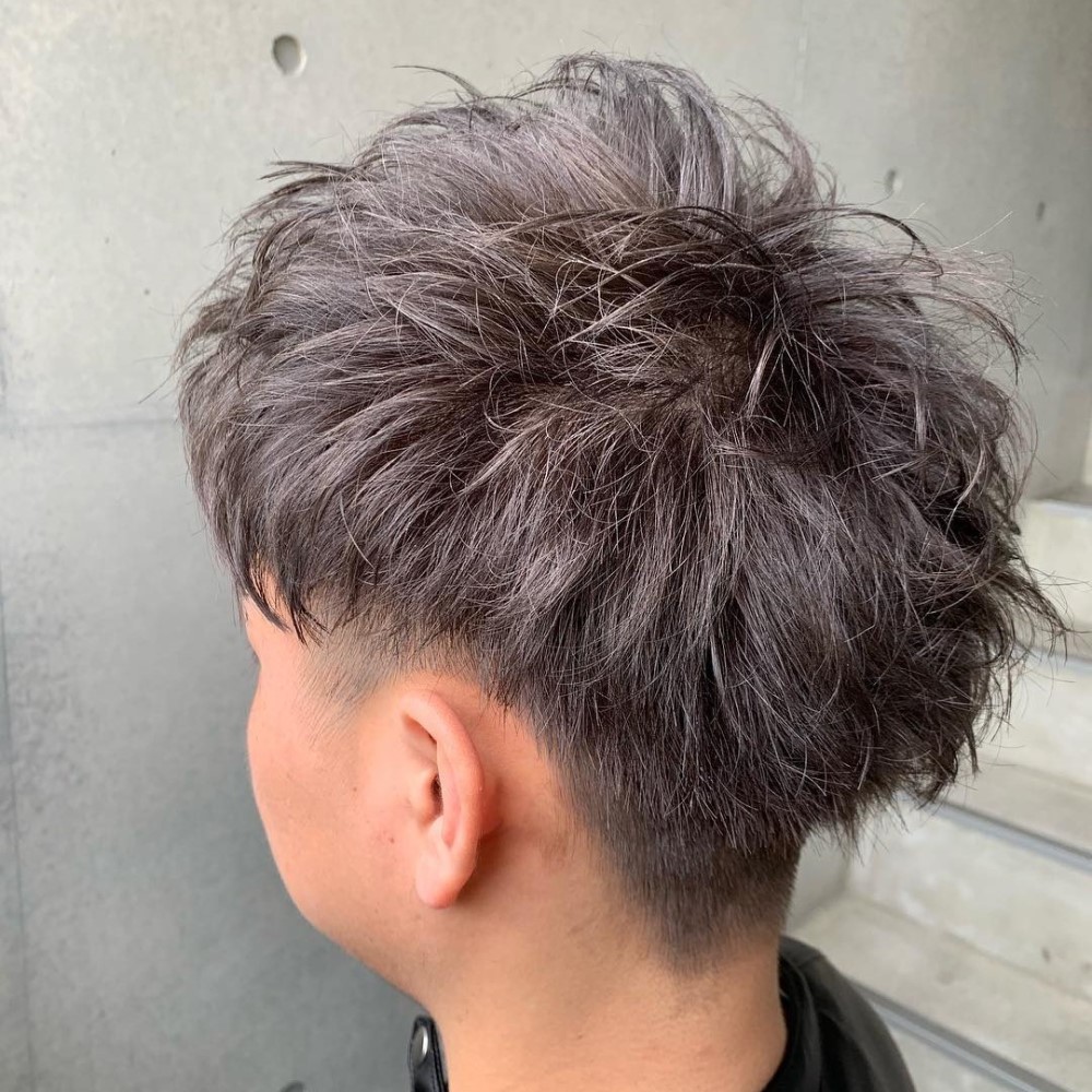 バルバオ サロンドベレーザの毛先がふわふわしたヘアスタイルの男性の写真