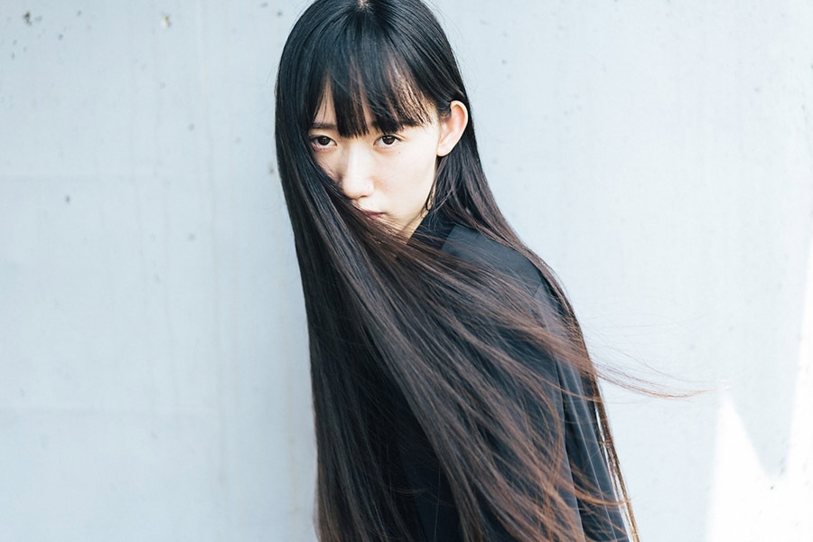 美しい髪の女性の写真