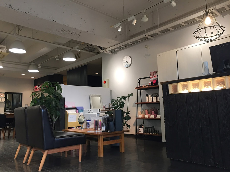 美容室ルフュージュの店内写真