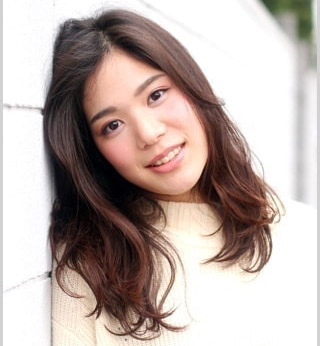 大人女性のモデルの写真