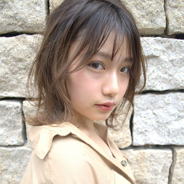 大人女子スタイルのヘアスタイルの写真