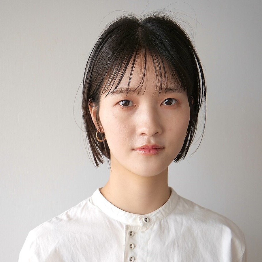 ソルトのショートボブスタイルの女性の写真