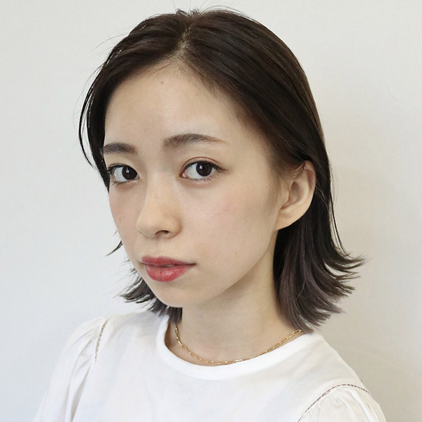 外はねタイトボブのスタイル写真