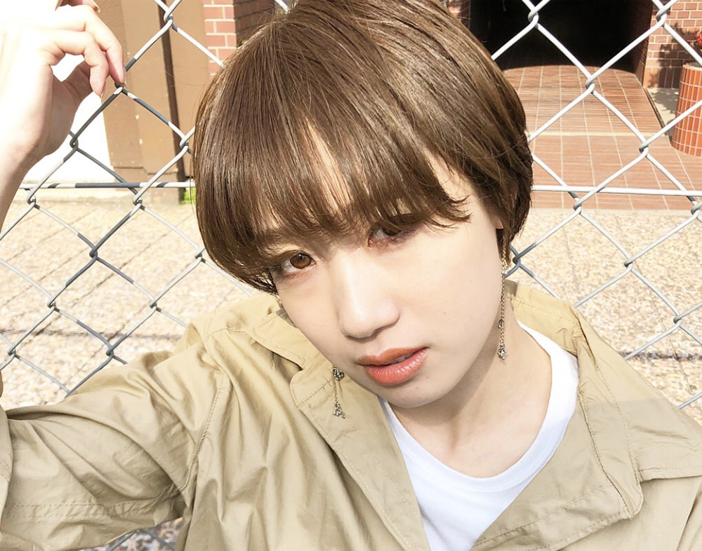 かっこいいショートスタイルの女性の写真