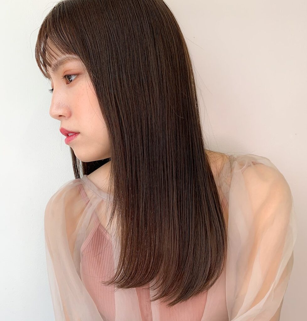 ツヤツヤの髪の女性の写真