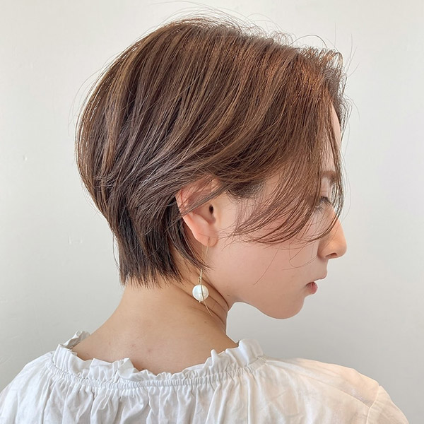 美しいシルエットのショートスタイル写真