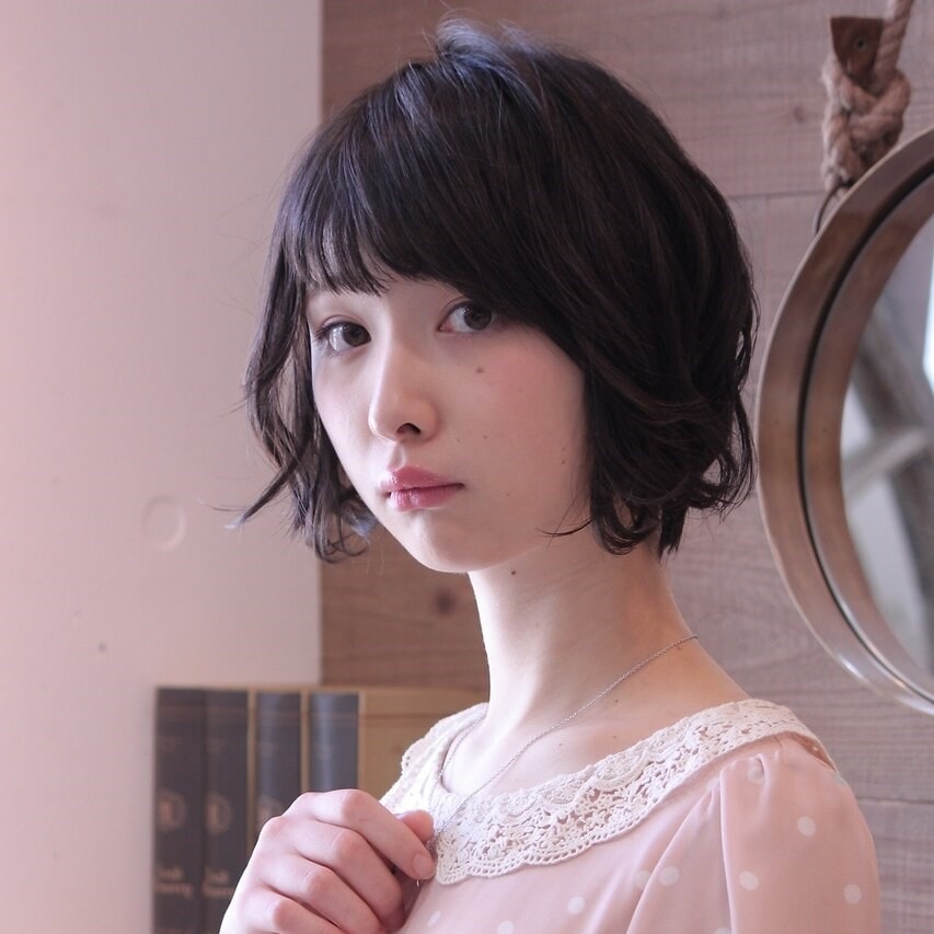 黒髪ショートボブの女性の写真