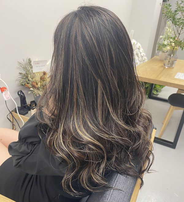 パーマが得意な美容室ツリーヘアサロンのレイヤースタイル