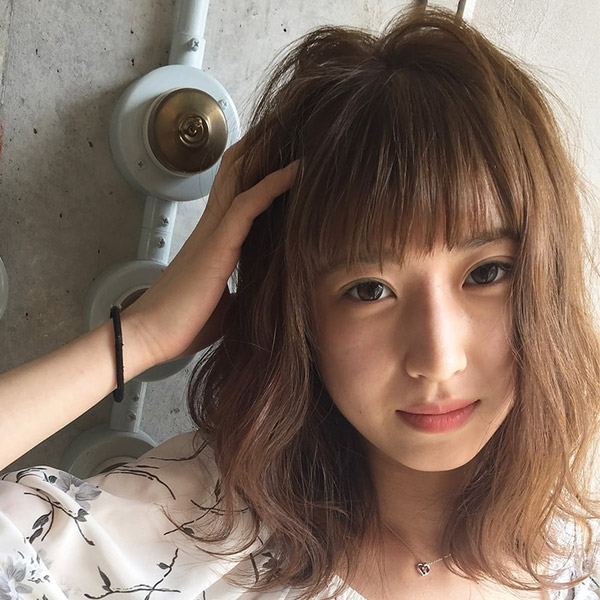 女性らしい雰囲気のヘアスタイルの写真