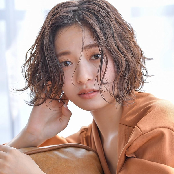 美シルエットのヘアスタイル写真