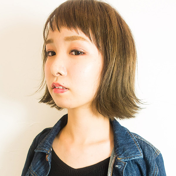 雰囲気のあるヘアスタイルの女性の写真