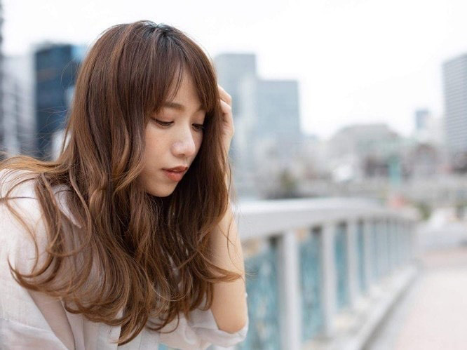 自然な仕上がりのヘアカラーのスタイル例
