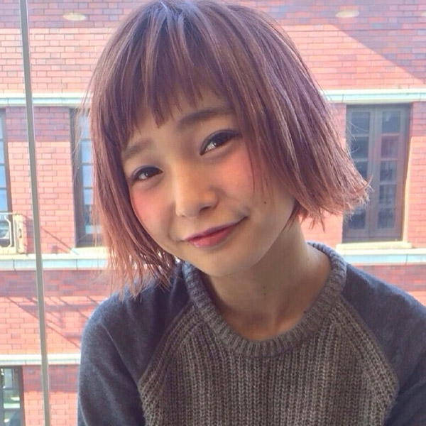 ざっくりカットしたボブスタイルの写真