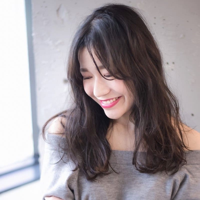 MEUZのパーマをかけた女性の写真